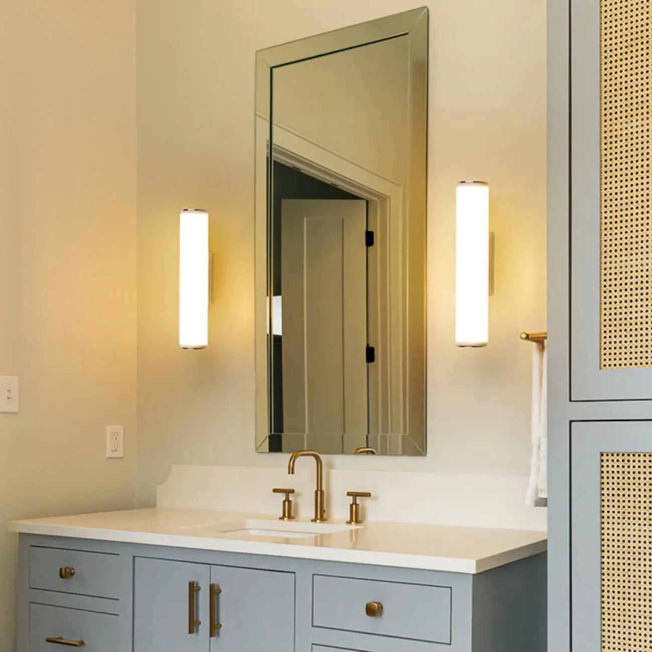 Modern Minimalist Tube LED Bathroom Vanity Light Fixture