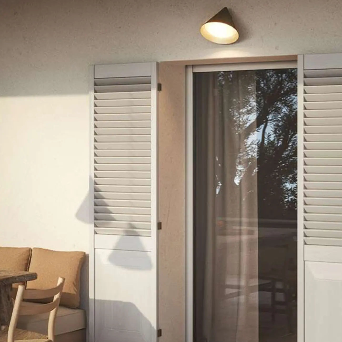 Minimalist Black Metal Cone Outdoor LEED Wall Sconce