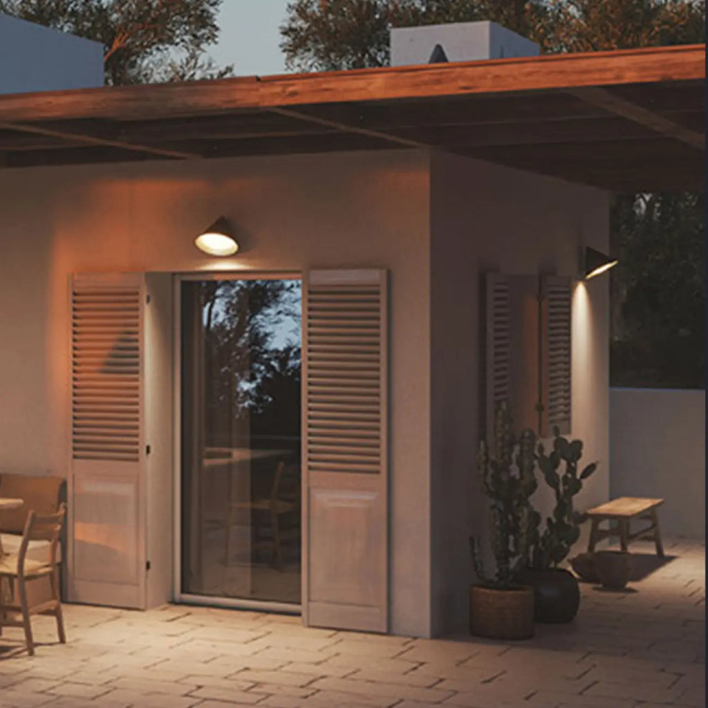 Minimalist Black Metal Cone Outdoor LEED Wall Sconce