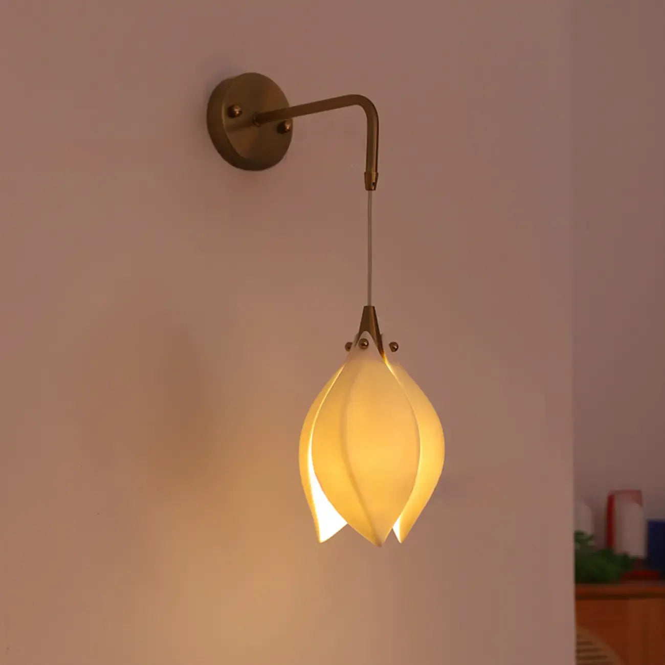 Vintage White Wall Sconce with Leaf Shape for Interior Decor