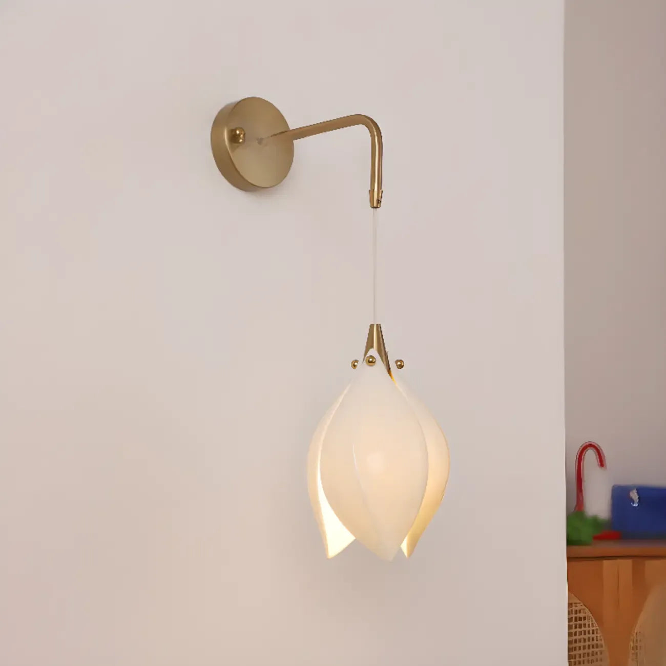 Vintage White Wall Sconce with Leaf Shape for Interior Decor