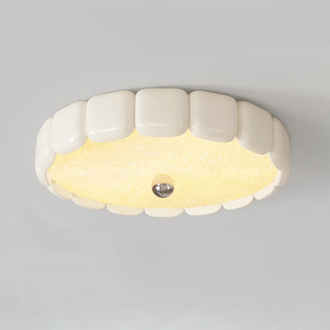 Modern Circle LED Flush Ceiling Light for Residential Spaces