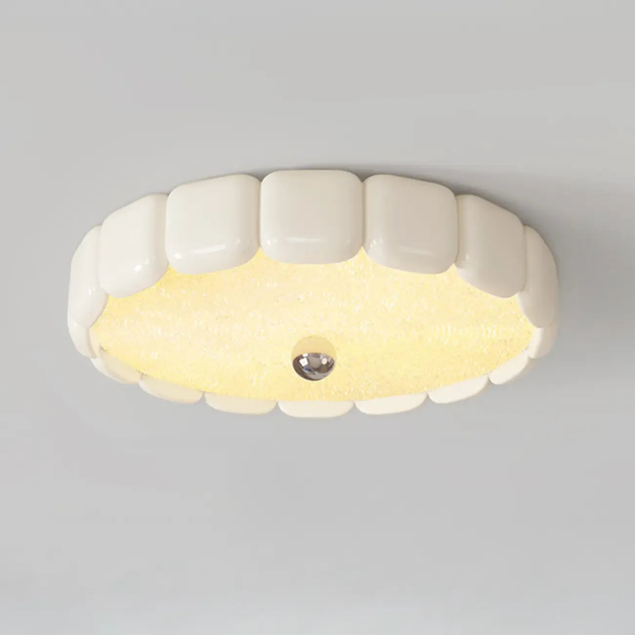 Modern Circle LED Flush Ceiling Light for Residential Spaces