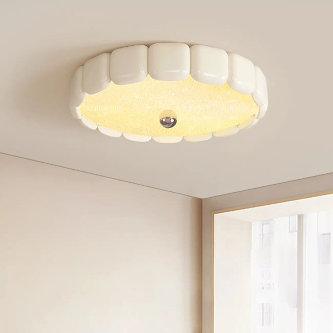 Modern Circle LED Flush Ceiling Light for Residential Spaces