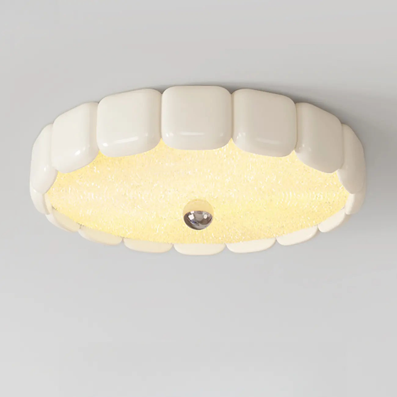 Modern Circle LED Flush Ceiling Light for Residential Spaces