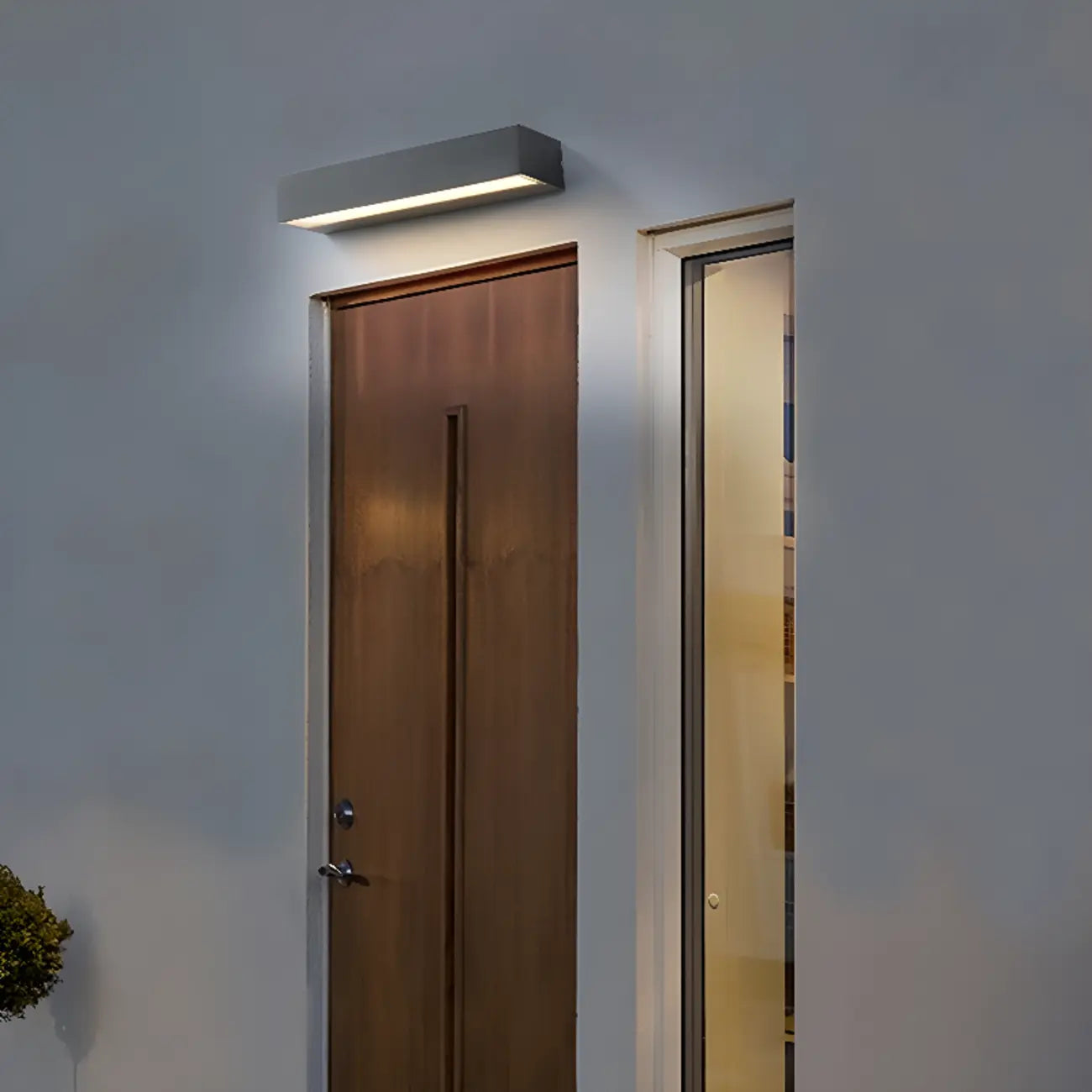 Morden Outdoor Wall Sconce with Frosted Glass Shade