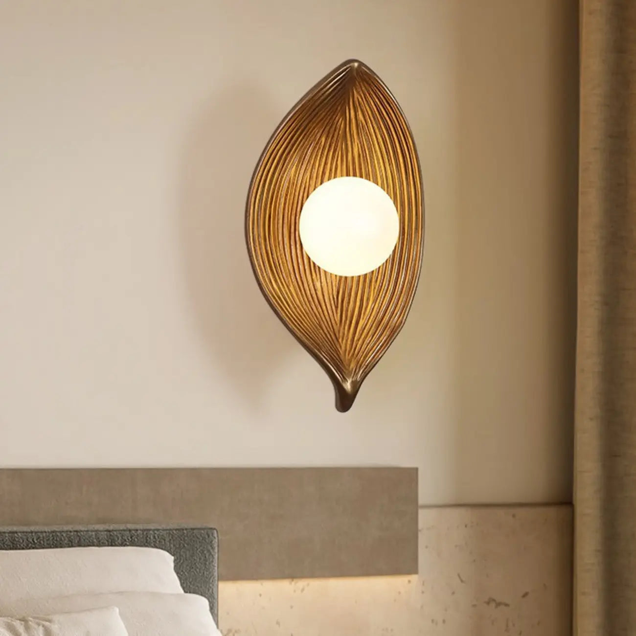 Chic Modern Mini Resin Leaf Wall Sconce for Bedroom Decor