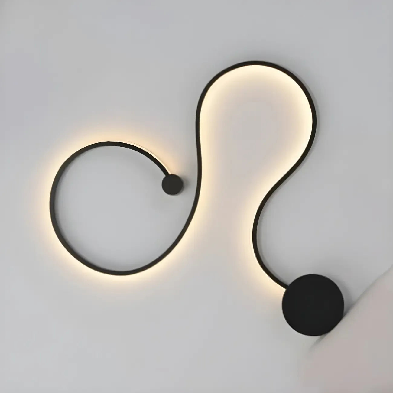Unique Black Linear Flowing LED Wall Sconce for Living Room